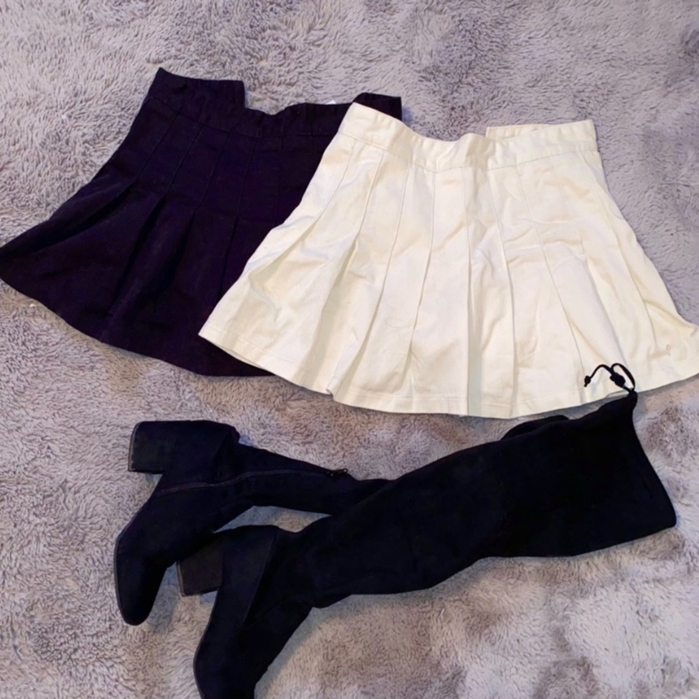 Brandy Melville pleated skirts